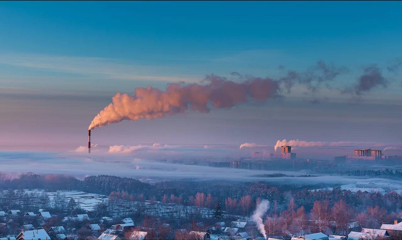 Нагнетающая атмосфера. Красивые облака. Облака юпитера. Город в дыму. Мрачный зимний арт.
