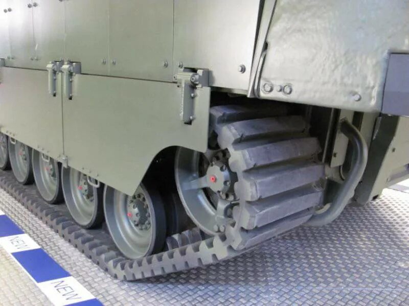 Резина на tank. Резиновые гусеницы для танка т72. Колесо танка т 34. Резина на tank. Резиновые гусеницы для танка.