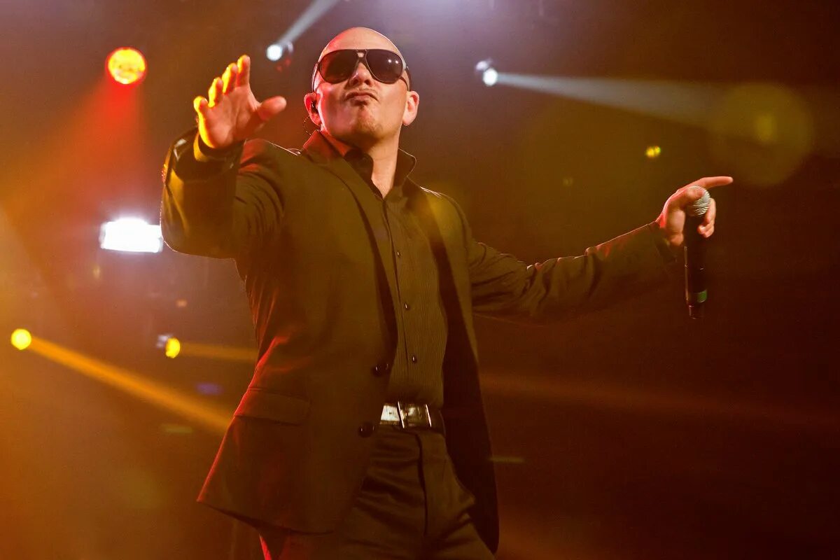 питбуль клипы. International love pitbull feat. певец питбуль из клипа. слушать-музыку-онлайн-бесплатно pitbull фото. Pitbull рэпер 2021.