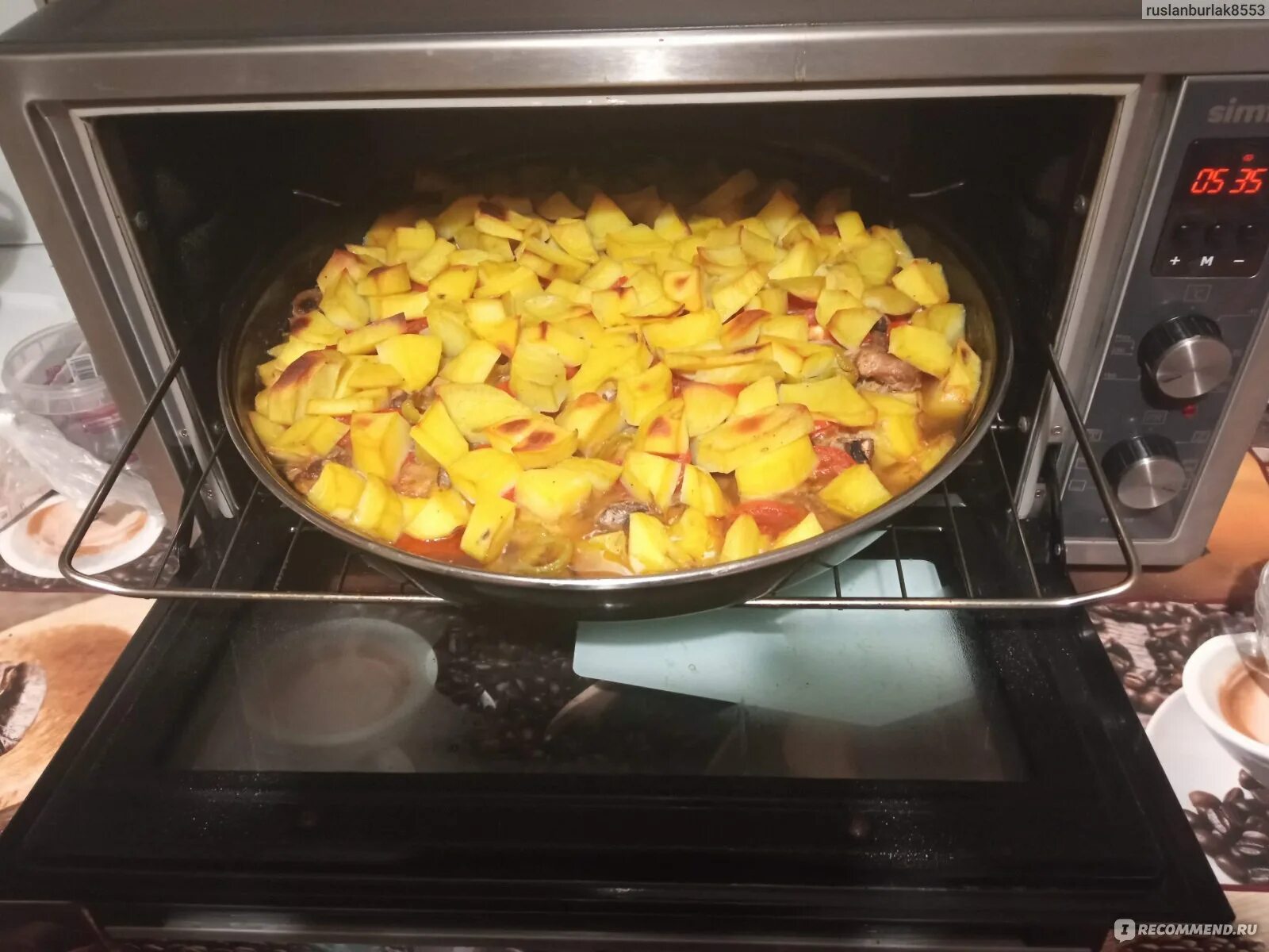 Печка в доме. Русская печь. Довольная печь. Печь в деревянный дом на дровах. Довольная печь.