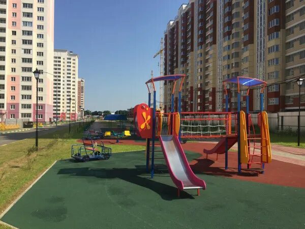 Село домодедово бульвар строителей 3. Домодедово строителей 7. Кемерово строителей бульвар дом 53. Бульвар строителей д 3. Домодедово парк строителей 3.