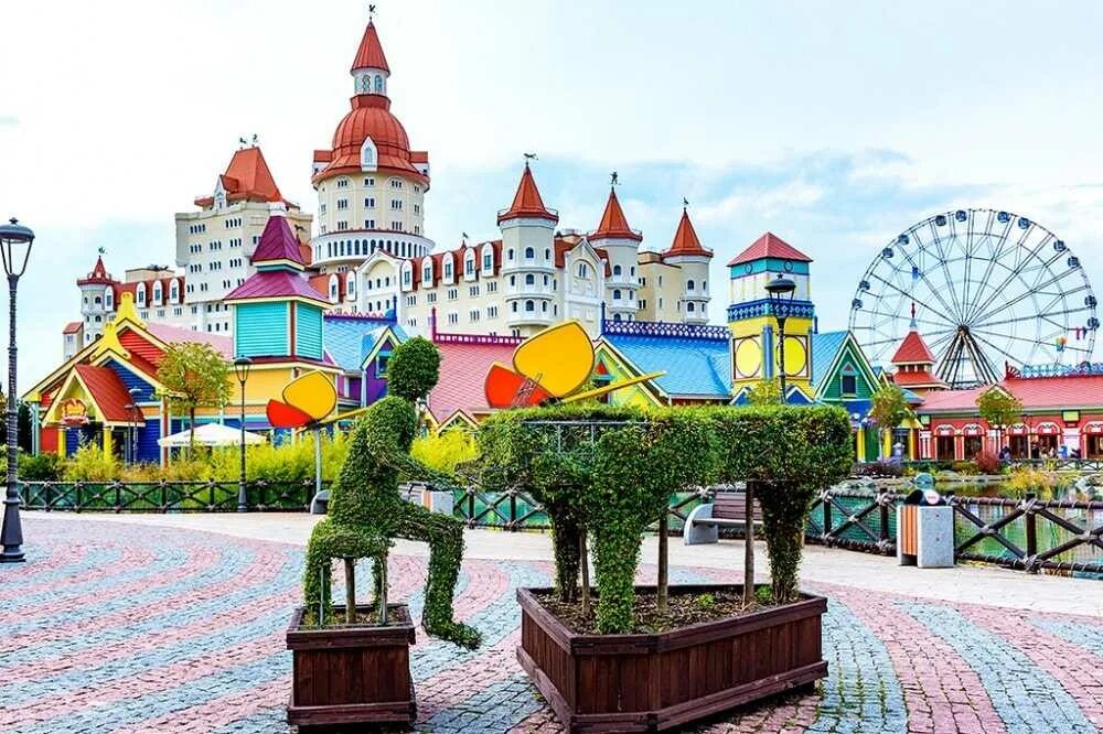 Сочи парк туроператор. Адлер сочи парк аттракционов. олимпийский парк адлер аттракционы. сочи парк диснейленд. парк развлечений в сочи олимпийский парк.