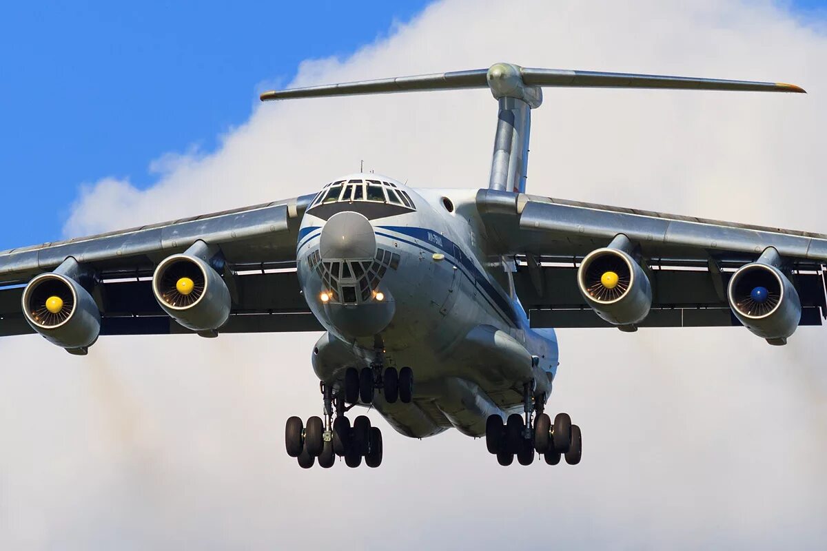 Самолеты ил купить. Ил-76 военно-транспортный самолёт. Военный самолет ил 76. Ил 76 ВКС.