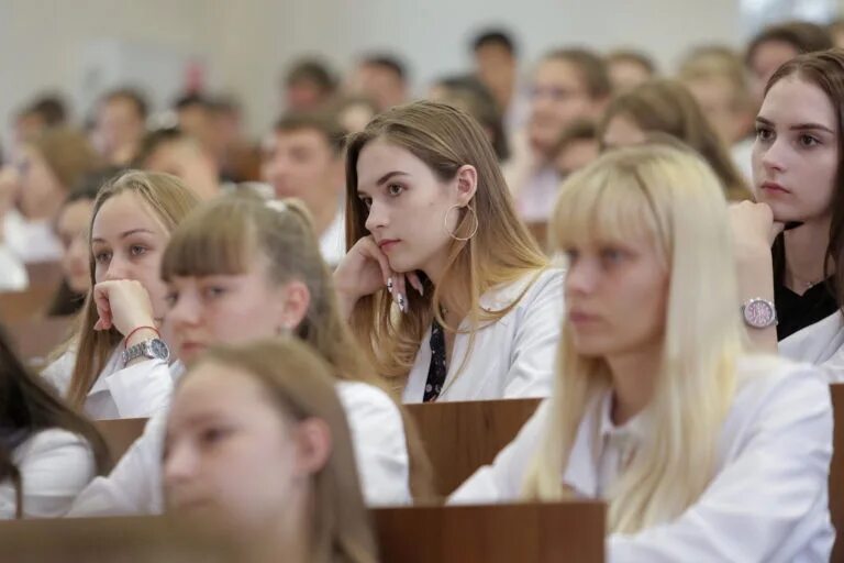 Абитуриент улгу. Ульяновск медицинский университет. УЛГУ медицинский Факультет. Ульяновский государственный университет медицинский Факультет. Медфак УЛГУ.