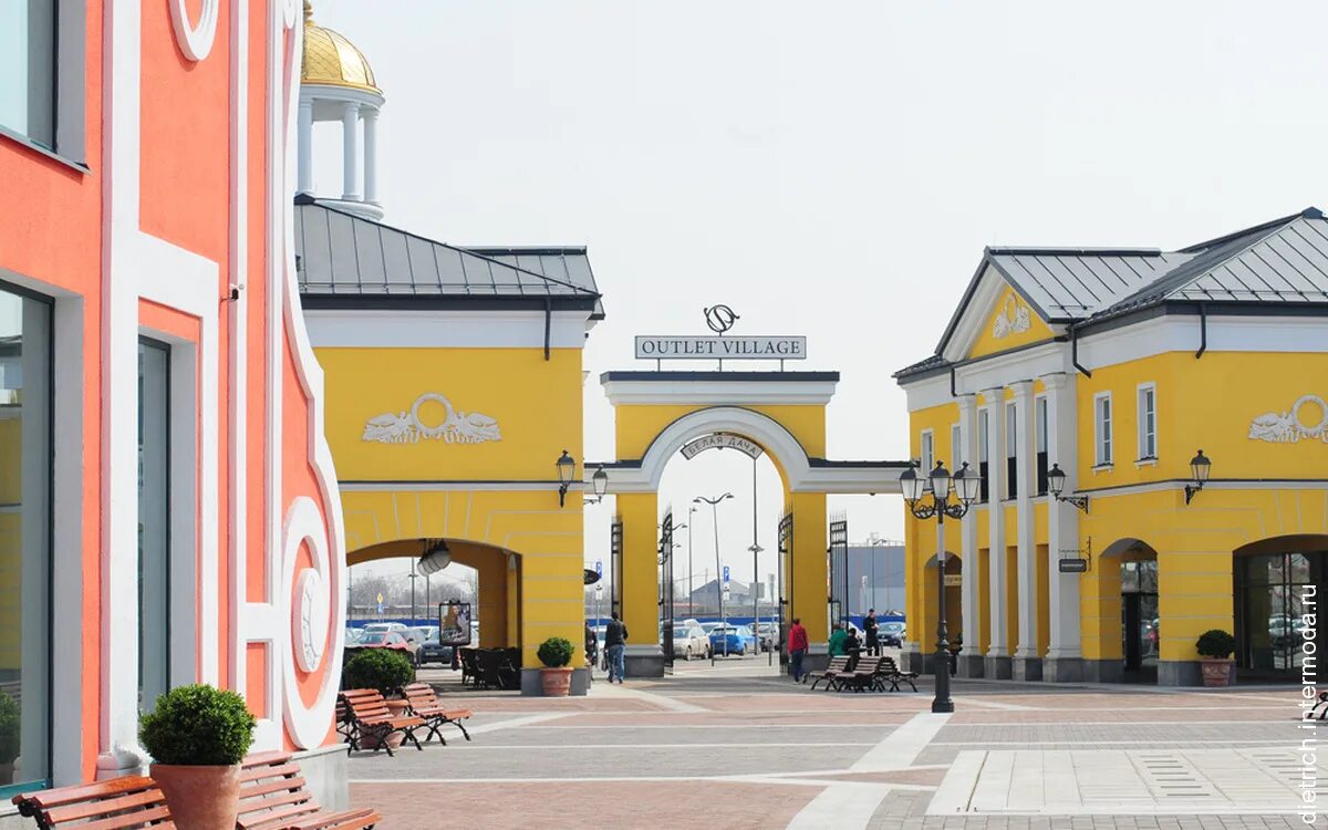 Novaya outlet village