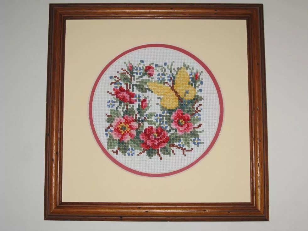 вышивка в раме с паспарту. вышивки в багете оформленные. рамка для вышивки. вышивки в багете оформленные. рамка для вышивки.