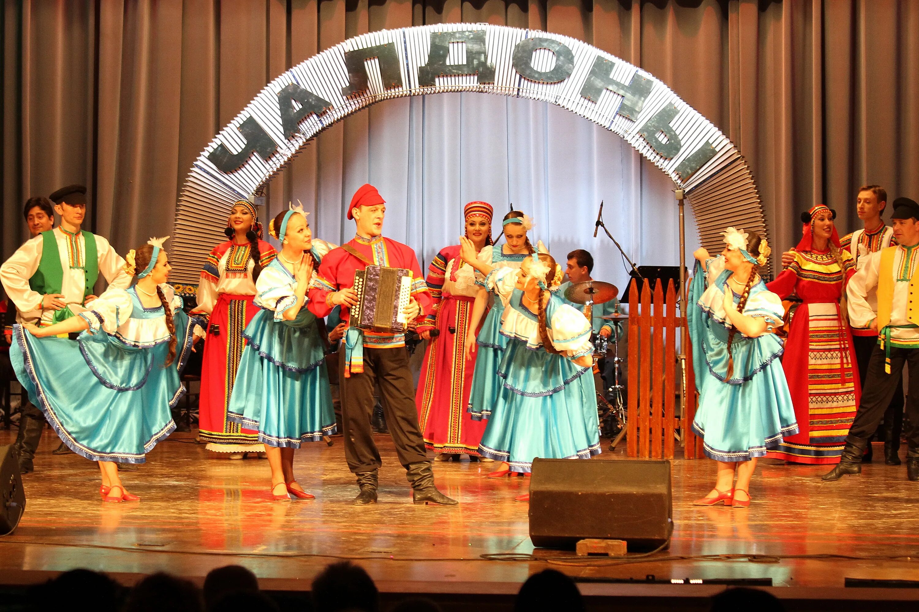 Народный ансамбль чалдоны новосибирск. Чалдоны ансамбль новосибирск. Чалдоны ансамбль новосибирск 2014. Ансамбль чалдоны новосибирск. Ансамбль чалдоны нсо.