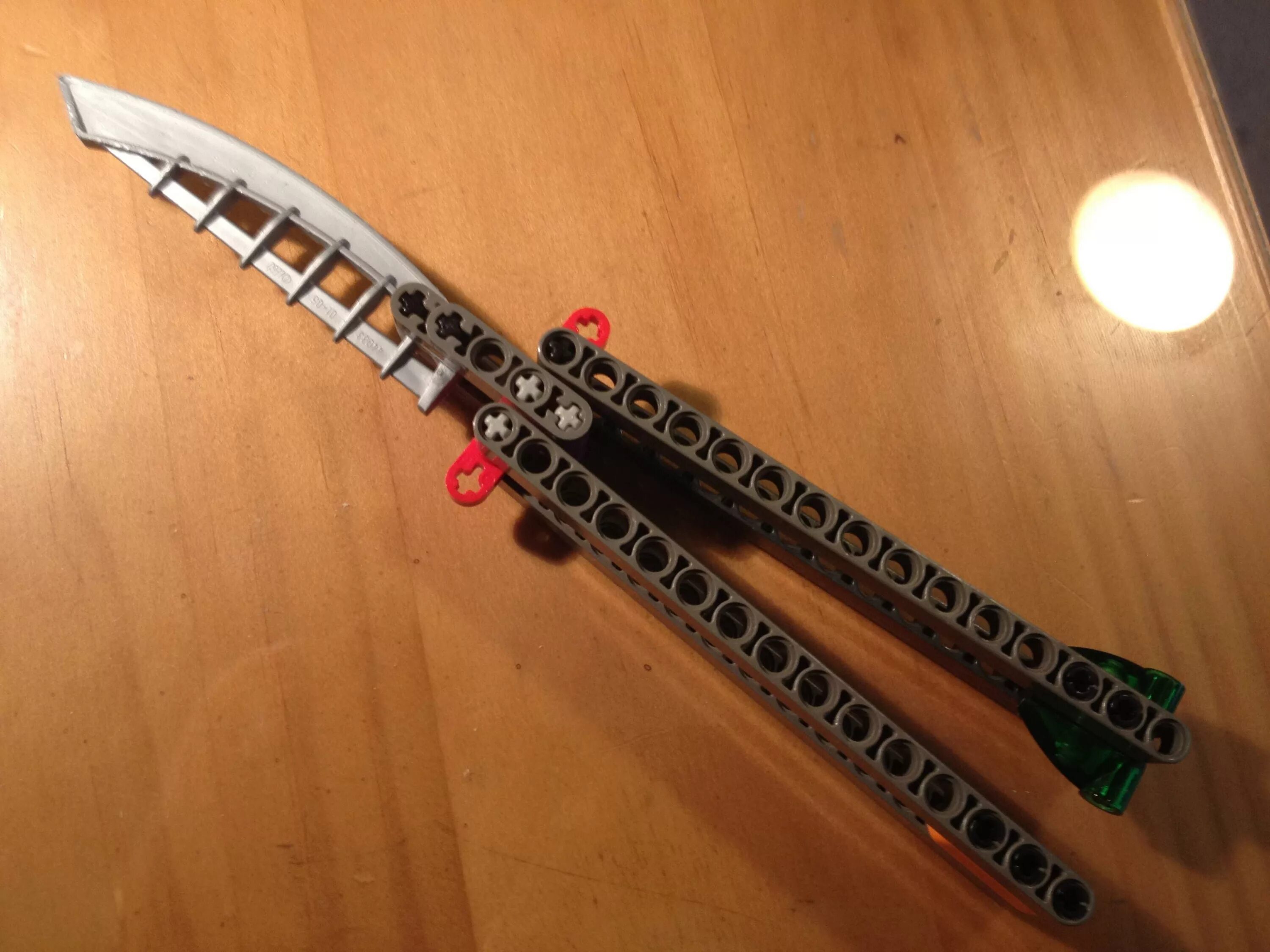 Как сделать из конструктора нож. Lego balisong. lego 1:1 scale balisong butterfly knife. lego butterfly knife. нож бабочка из лего майндстормс.