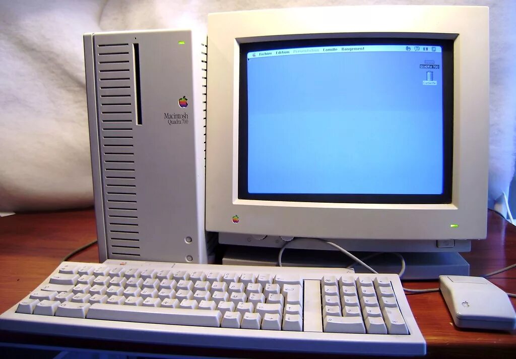 Компьютеры 2000 х. Apple macintosh quadra 700. макинтош компьютер. макинтош apple. макинтош компьютер apple 2000.