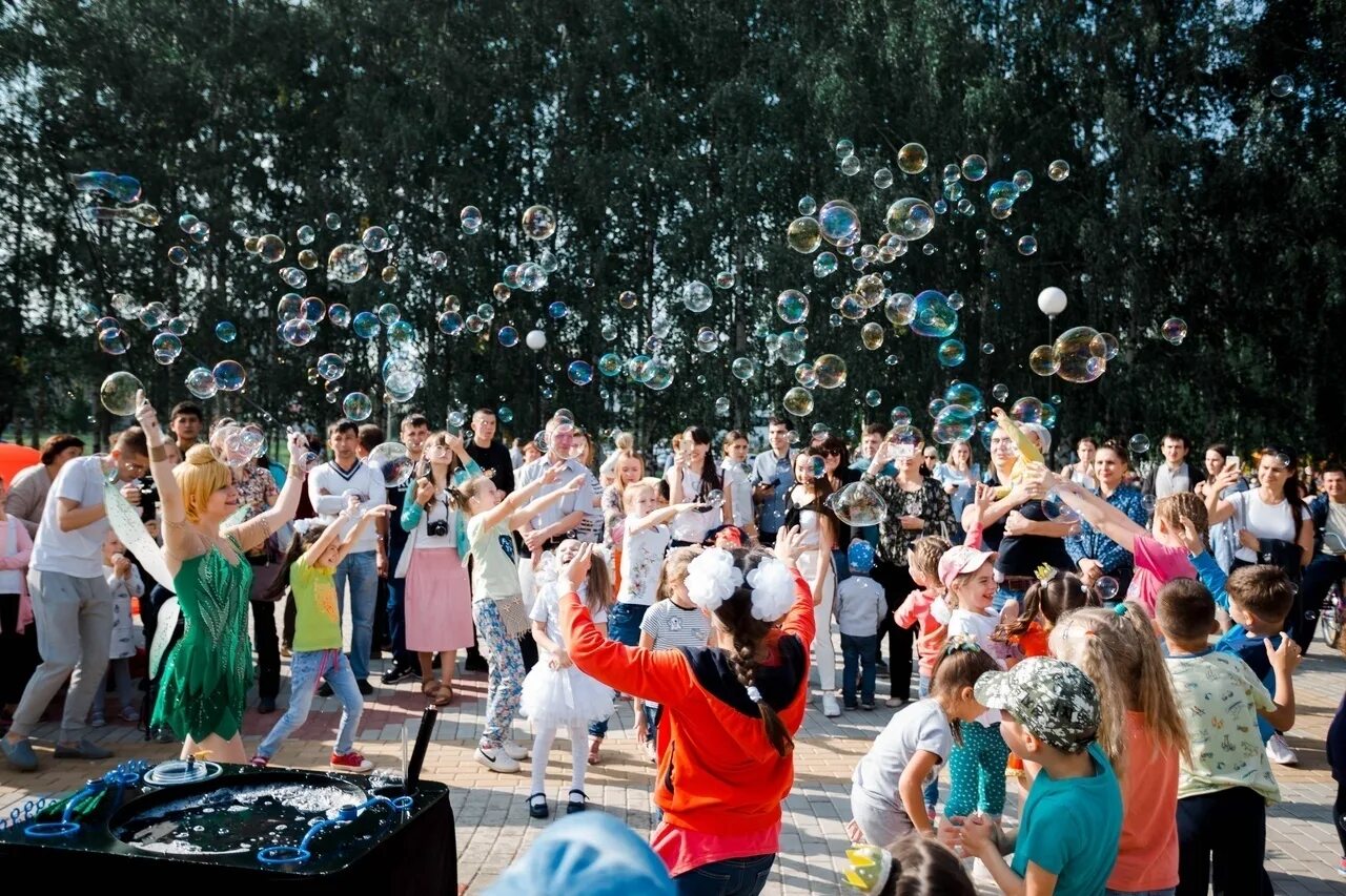 Проведение мероприятий день защиты детей. Проведение мероприятий день защиты детей. День защиты детей фотографии. Название программы к дню защиты детей. День защиты детей атрибуты праздника.