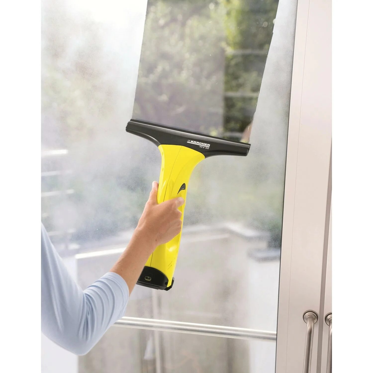 Мойщик окон wiper. Оконный мойщик Керхер. Мойщик окон Karcher. Керхер wv50 для окон. Стеклоочиститель Керхер для мытья окон.