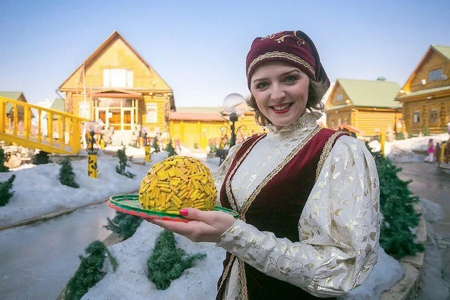 Нова татарские. Комплекс туган авылым Казань. Достопримечательности Казани туган авылым. Туган авылым Казань новый год. Татарская деревня в Казани ресторан.