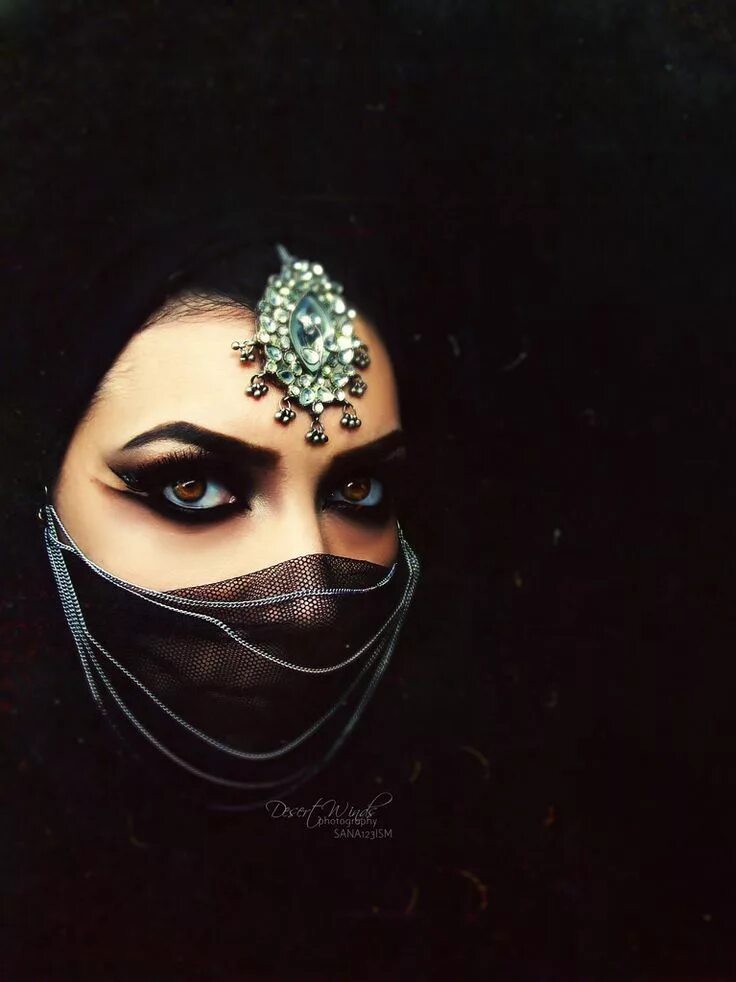 Арабские девушки фэнтези. Красивые восточные глаза. Dark arabic. Dark arabic. Арабская девушка с черными глазами.