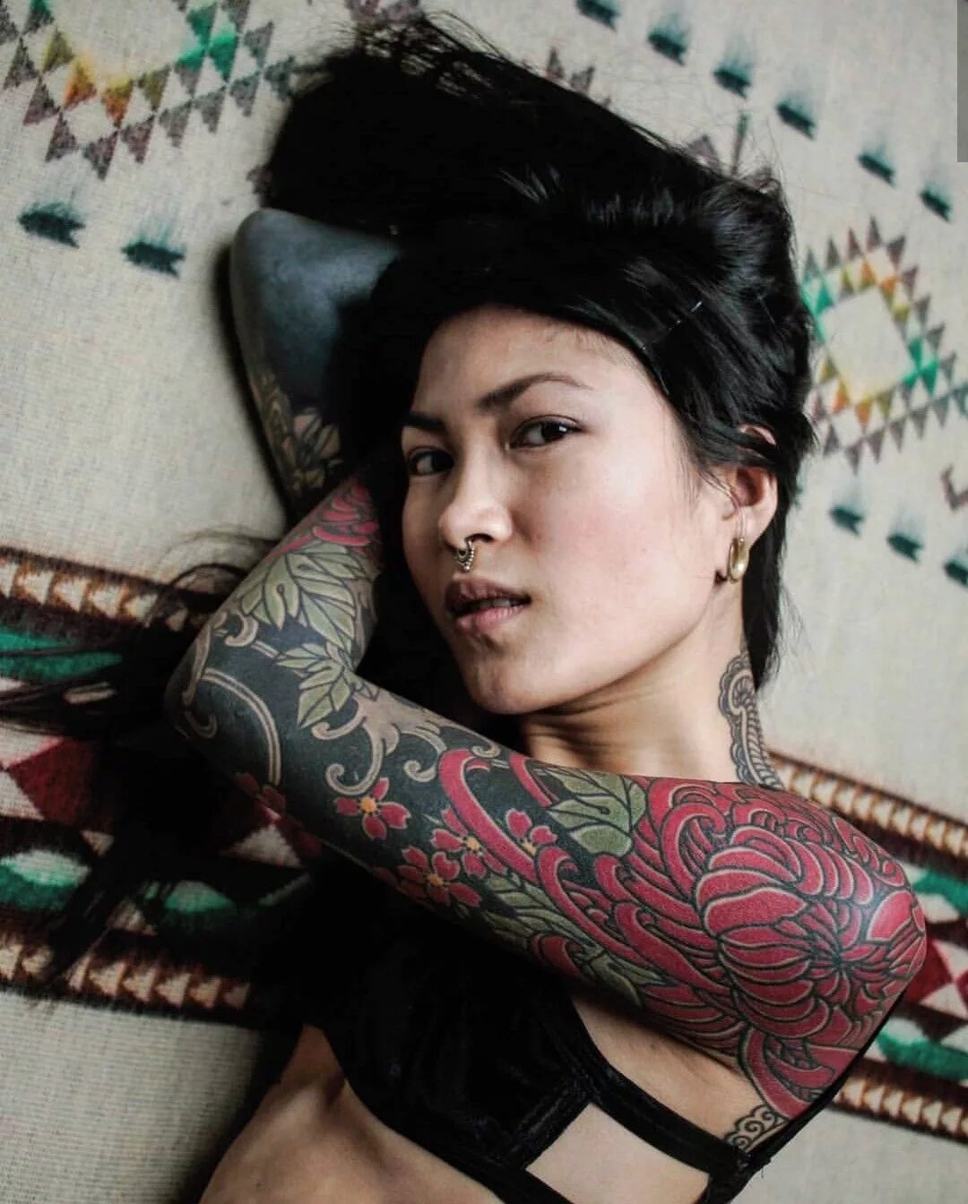 Anhwisle. Азиатские тату. Asian tattoo. Zihwa tattooer. Азиатки с татуировками.