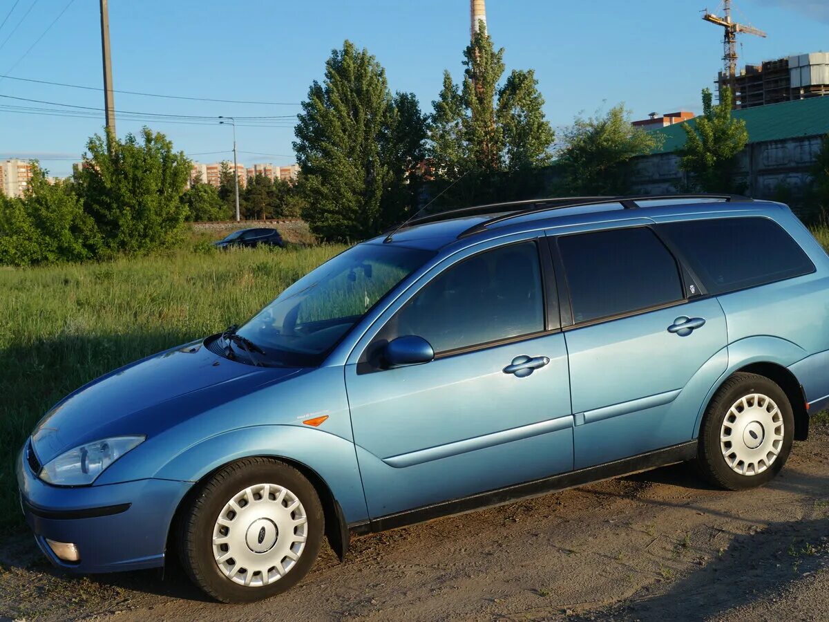 Купить универсал с пробегом воронеж. Focus 1 универсал. Ford Focus 2001 универсал. Голубой Ford Focus 1 универсал. Ford Focus 2 универсал голубой металлик.