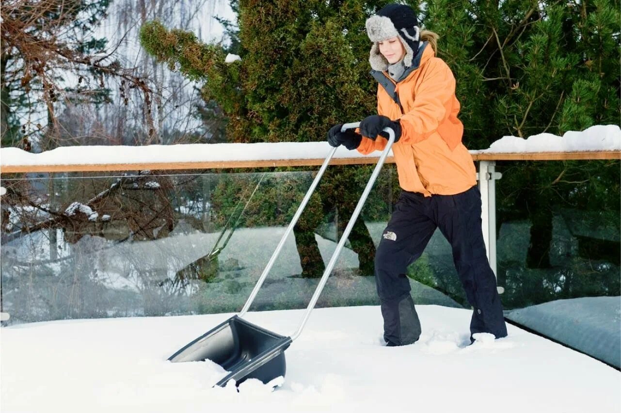 Приспособление для очистки снега с крыши. Чистить снег приспособление. Скребок снегорез. Скребок для уборки снега с крыши с тканью 1,9-6,3м 11646 дракон. Чистить снег приспособление.