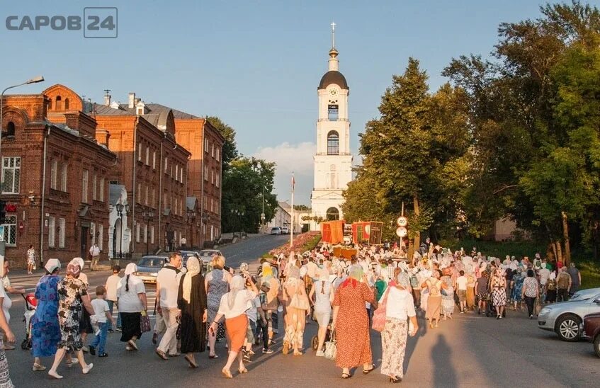 Крестный ход Саров. Крестный ход Арзамас Дивеево 2022. Храм страстотерпцев Саров. Театр Саровской пустыни Саров. Время в сарове