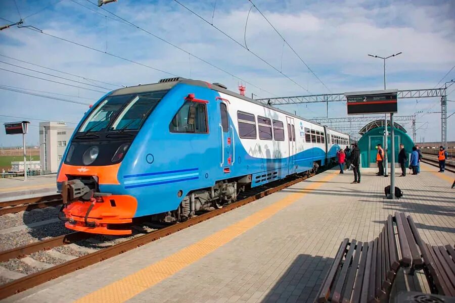 Электропоезд севастополь симферополь. Жд вокзал симферополь поезд. Электричка севастополь. Электропоезд крым симферополь. Электричка севастополь симферополь жд.