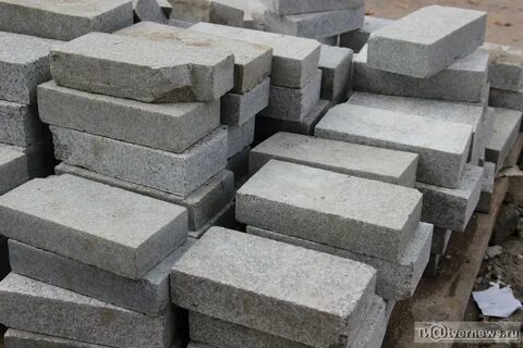 Плиты лежат на