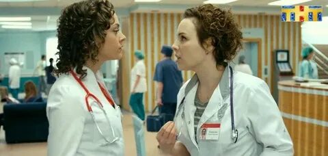 Жағажайдағы жалаңаш жігіттің фотосы