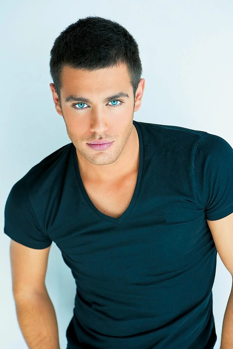 Картинки брюнет. Francis cadieux фото. Красивые мужчины брюнеты. Даниэль илескас портрет. Фотомодель хорхе дель рио.