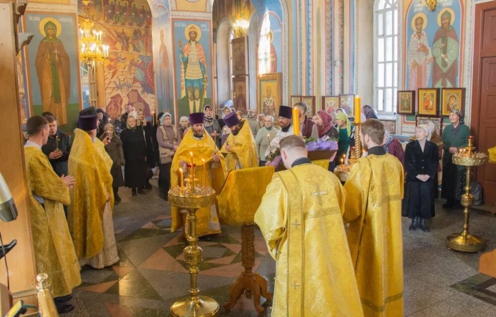 богослужение в храме иннокентия. патриарх кирилл благовещение. храм иннокентия иркутского хабаровск пасха. храм серов. освящение храма св иннокентия в бескудниково.