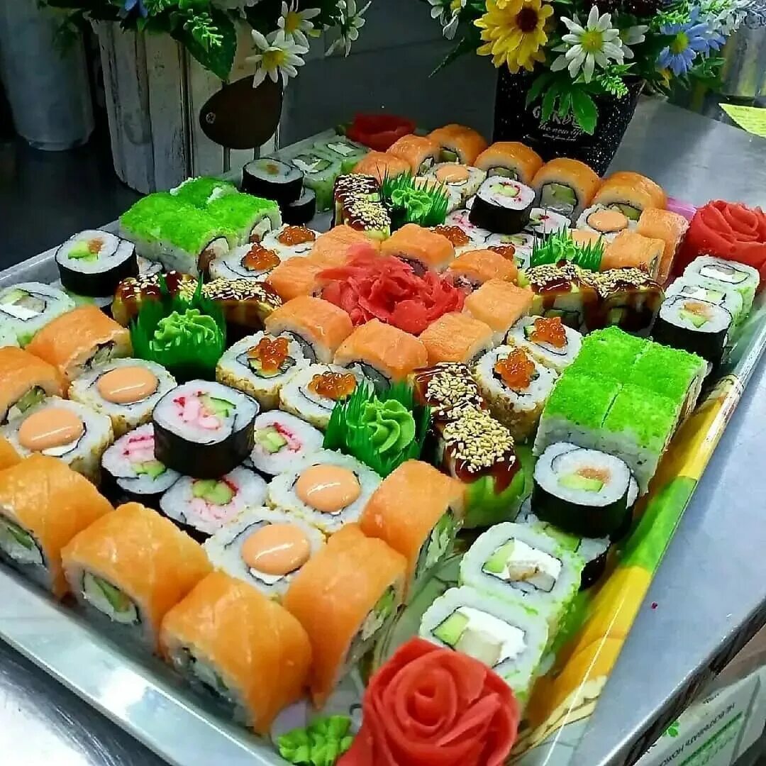 япошка артемовский роллы. япошка артемовский роллы. популярная еда в нижнем новгороде. сет роллов на белом фоне. япошка меню роллов.