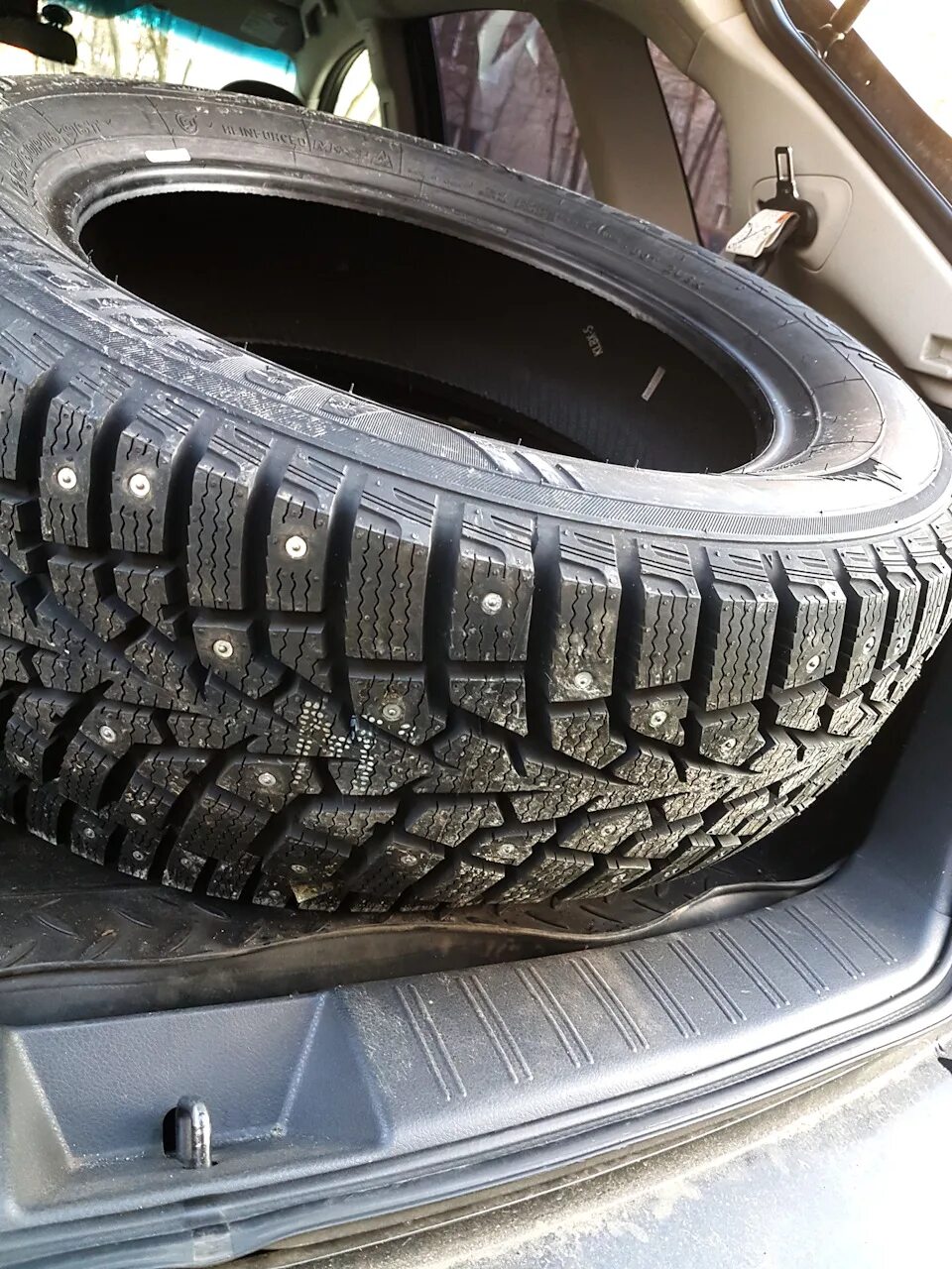 Зимняя резина сава. Bridgestone 205/55r16 spike 02. Максис 205 55 16 зимняя шипованная. Данлоп айс 03. Michelin ice north 2.