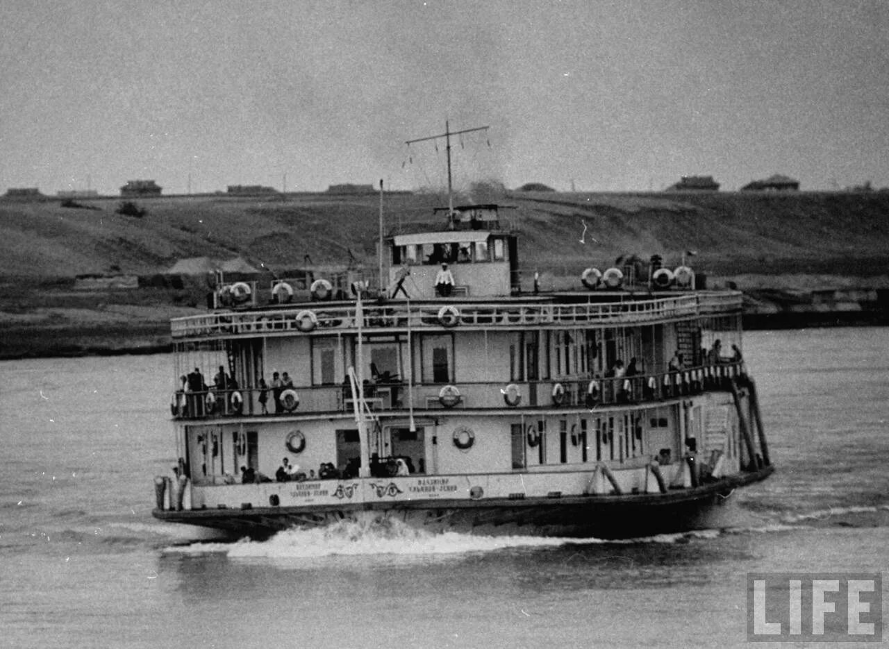 Пароход любовь. Пароходы Волжского речного пароходства. Пароход Сибирь 1913. Совнарком пароход.