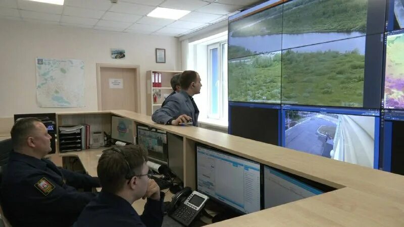 красивый диспетчер. 84955395353 диспетчерская. диспетчерский пункт видеостена. 84955395353 диспетчерская. москва диспетчерская коммунальные службы.