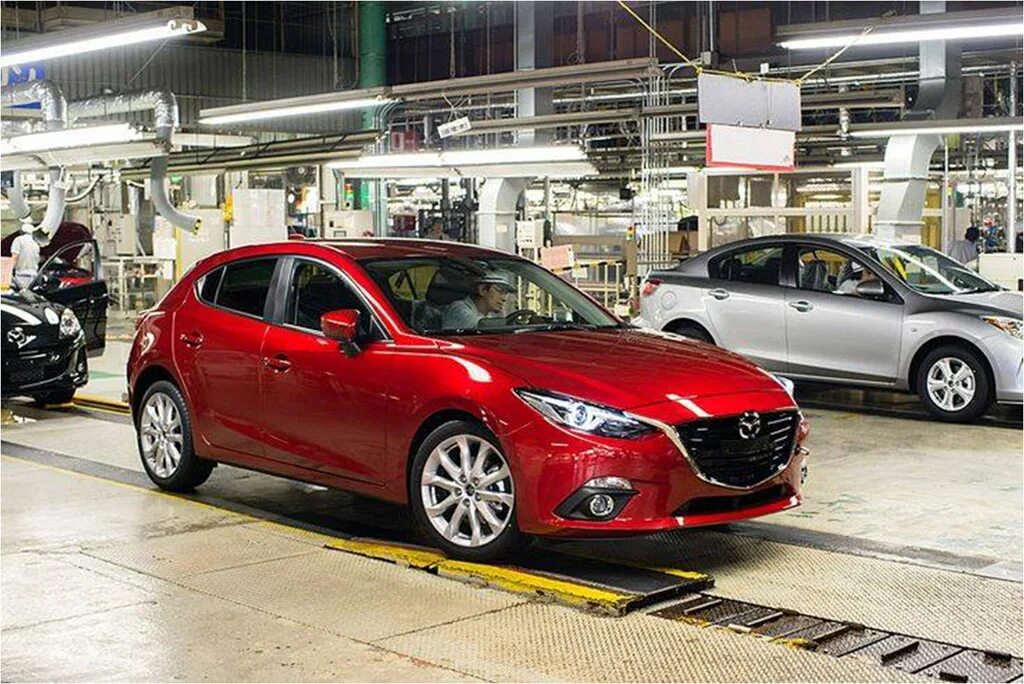 Мазда чей производитель. Mazda 3 кузова. Мазда в 2600. Мазда 3 и Мазда 6.