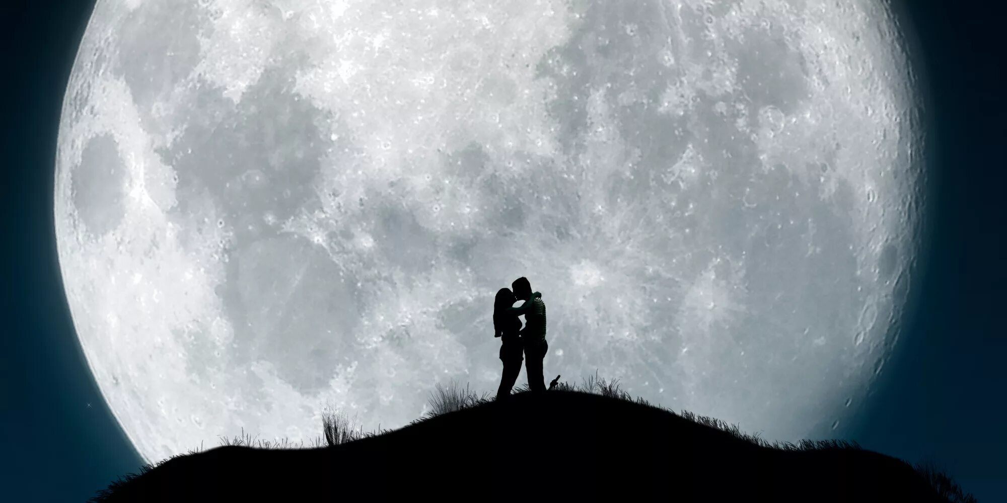 La luna falsa на русском. Ҳамрауи Лунес. Луна фон. Человек на фоне Луны. Фотосессия на фоне Луны.
