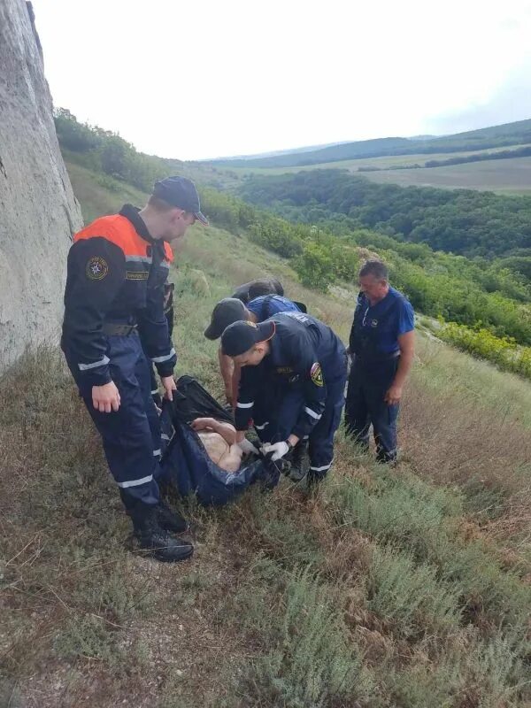 Крым раненые. Поисково-спасательный отряд. Первая помощь спасатели. Спасение пострадавших из машины.