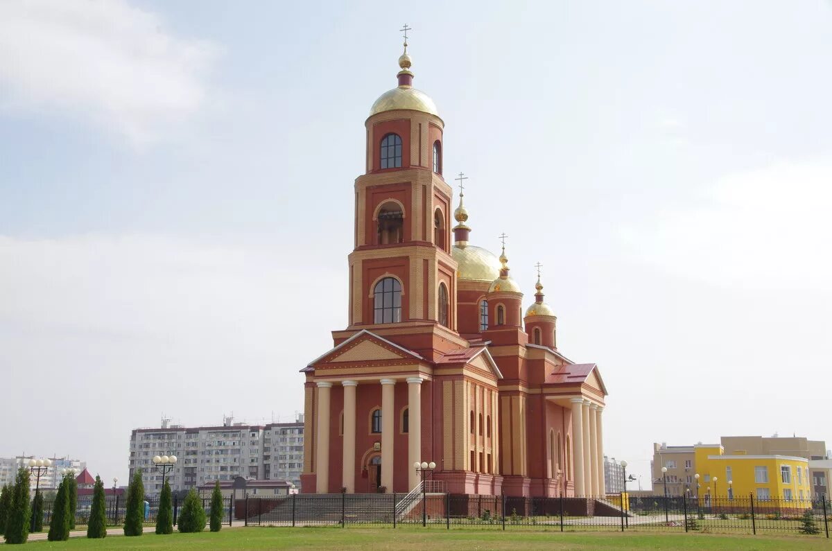 Храм новомучеников и исповедников белгородских. Церковь новомучеников в строителе белгородской области. Храм новомучеников и исповедников белгородских г строитель. Храм новомучеников и исповедников белгородских г строитель. Храм в белгородской области г строитель.