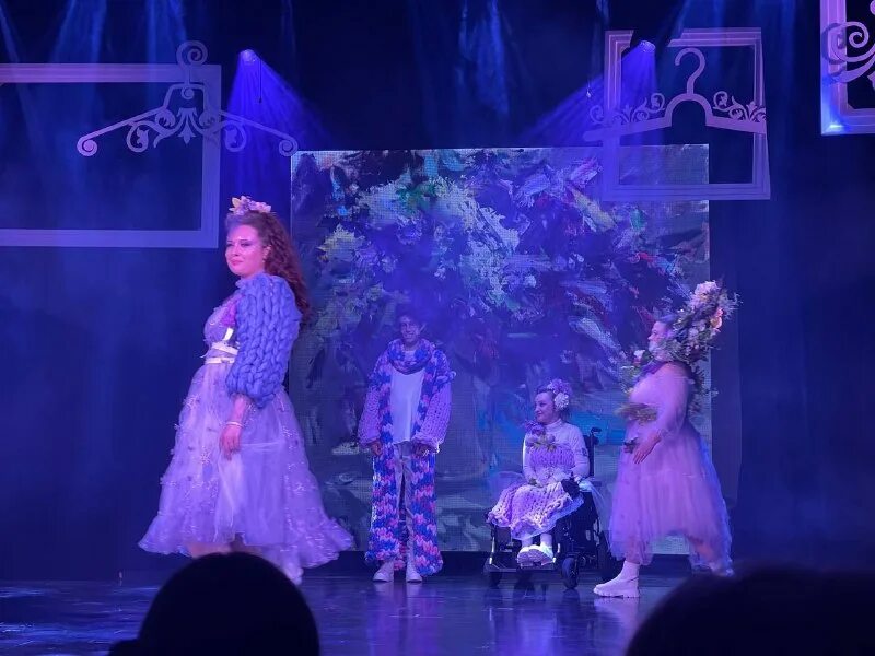 Дефиле шоу. Дефиле шоу. Дефиле шоу. Показ дикая орхидея 2006. Дефиле шоу.