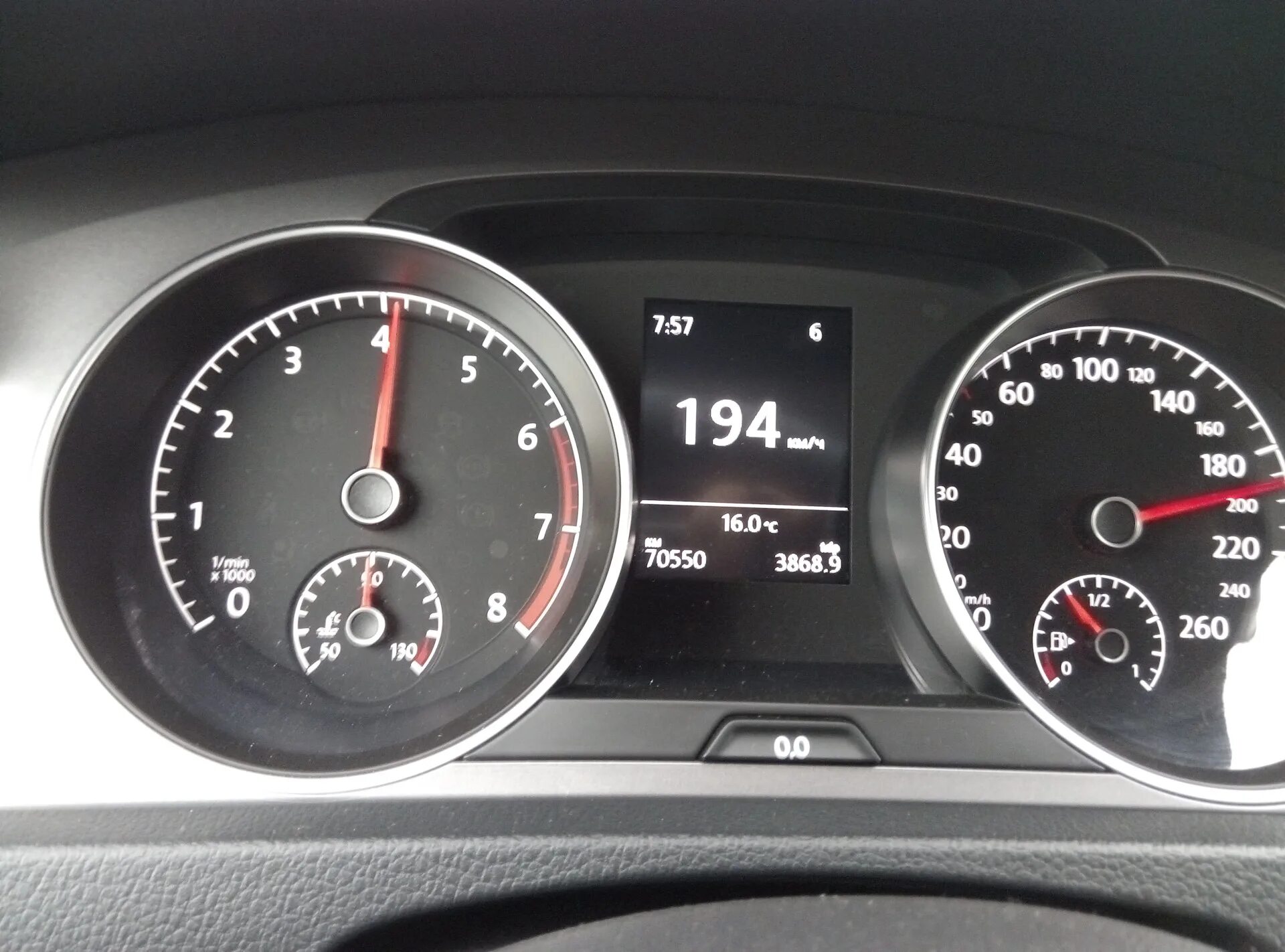 Пробег джетта 6. Джетта спидометр 160 км. golf 7 max speed спидометр. максималка фольксваген гольф 6. спидометр фольксваген джетта.
