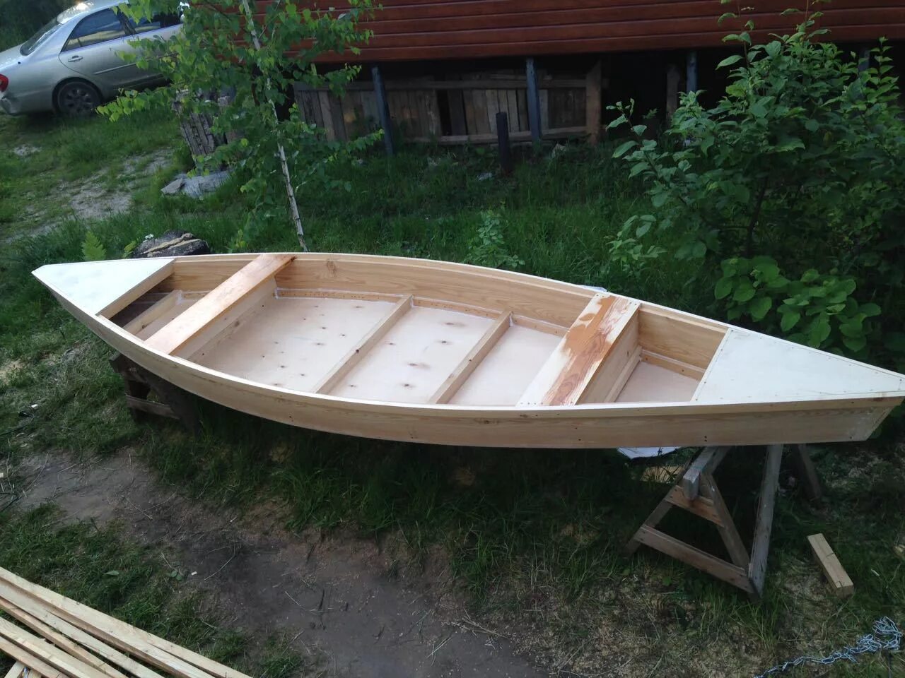 Плоскодонка купить. Деревянная лодка плоскодонка. Лодка плоскодонка каноэ. Деревянная лодка плоскодонка Рыбацкая. Лодка стеклопластиковая плоскодонка.