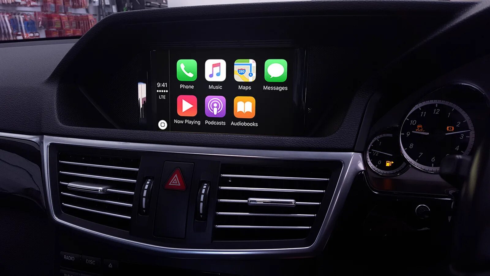 Почему не работает carplay. Mercedes w212 carplay. carplay mercedes w204. w204 apple carplay. mercedes carplay w213.