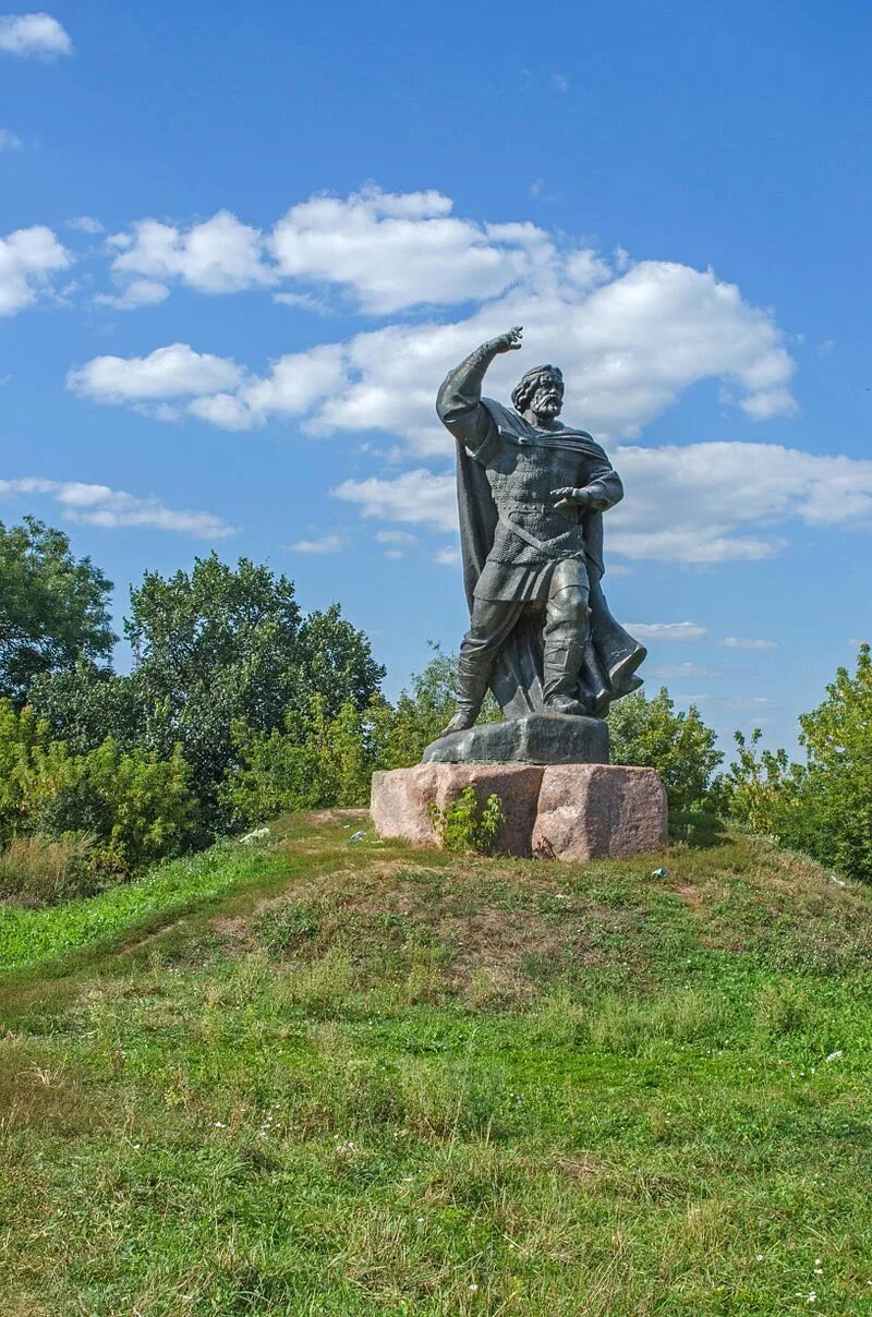 Памятники новгород северского