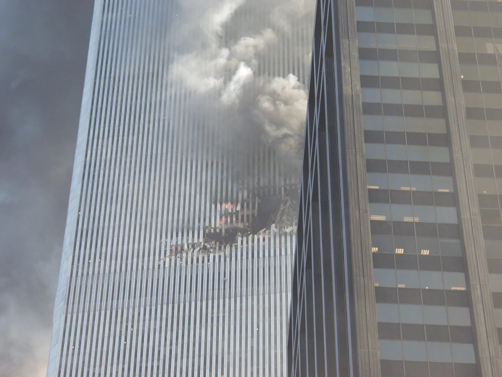 Небоскребы 2001. Башни-Близнецы 11 сентября 2001. Башни ВТЦ 11 сентября 2001. ВТЦ Нью-Йорк башни Близнецы 2001.