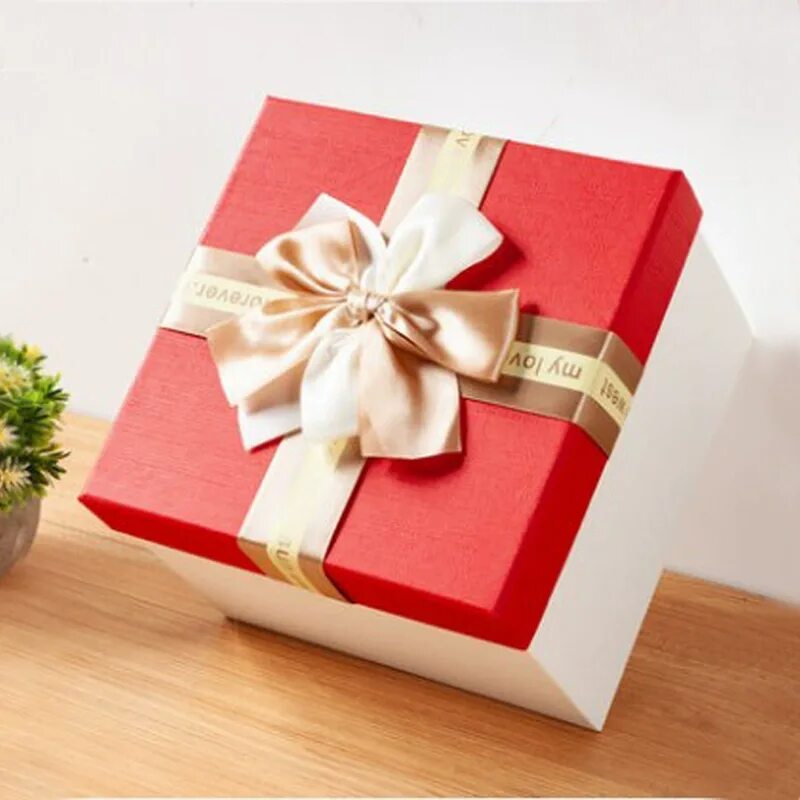 Коробки квадратные большие. Подарочная коробка. Большая подарочная коробка. Подарочная коробка квадратная. Квадратные коробки для подарка.