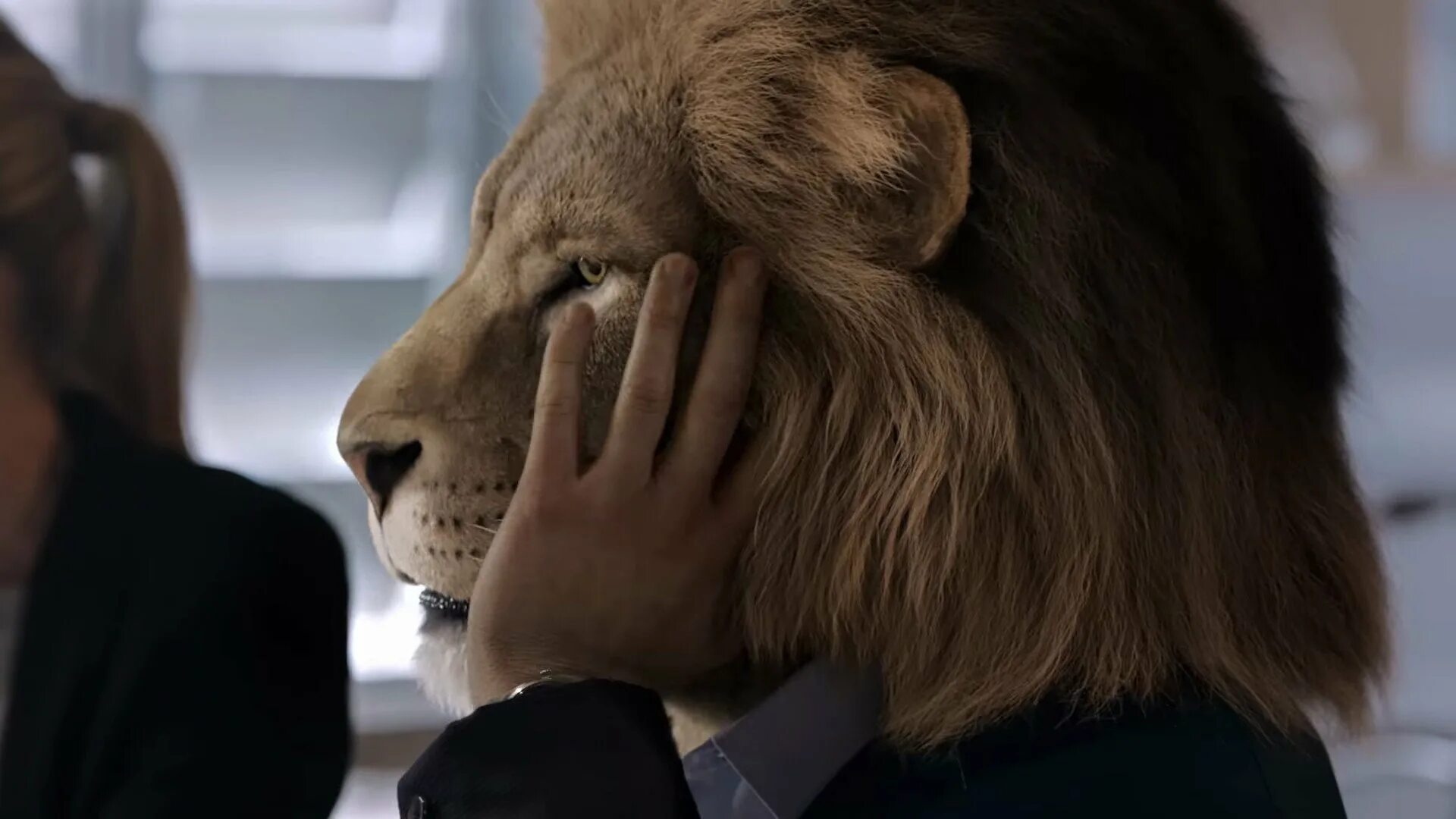 Человек Лев. Человек с головой Льва. Лев в смокинге. Реклама Мерседес со львом.