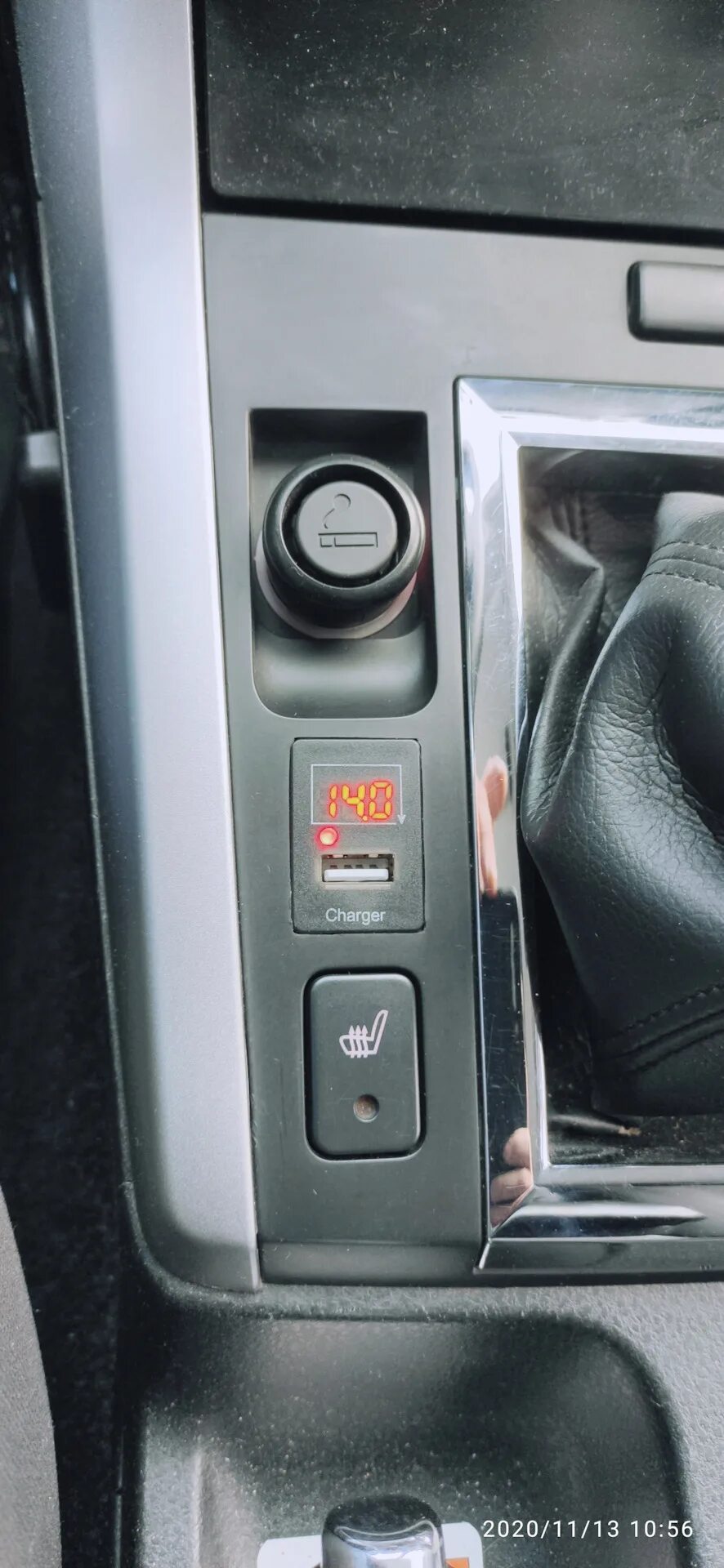 Grand vitara прикуриватель. Прикуриватель гранд витара. Крышка прикуривателя сузуки гранд витара. Usb разъем suzuki grand vitara 2009. Сузуки гранд витара прикуриватель.