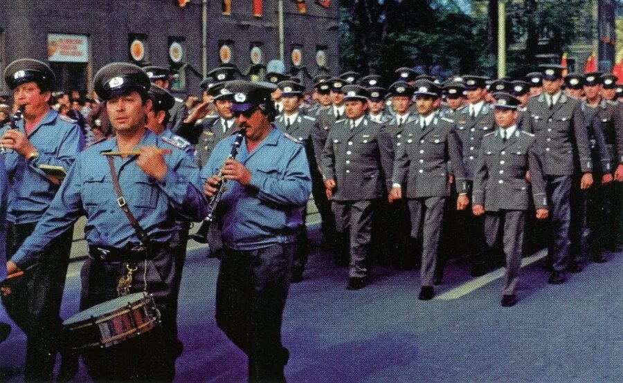 Гдр обсуждение. Полиция гдр. полиция гдр 1980. форма полиции гдр. народная милиция гдр.