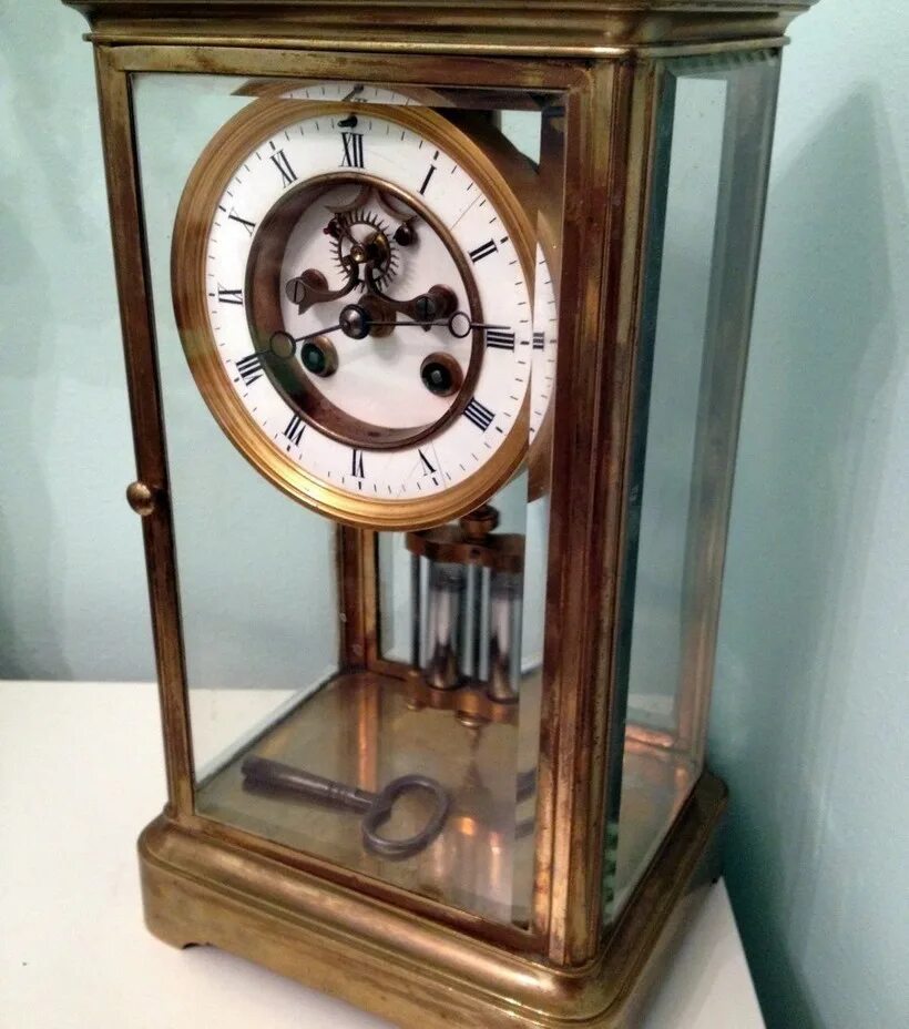 Часы астрономические с ртутным маятником Грэхема. Часы с ртутным маятником Грехема. Часы с маятником Галилео. Каретные часы с маятником спереди. Одновременно остановились часы