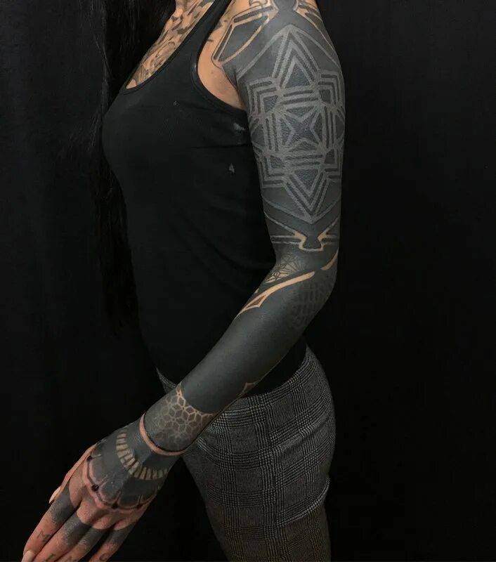сайкс blackwork. стиль блэкворк. блэкворк локоть. черный рукав тату. черный рукав тату.