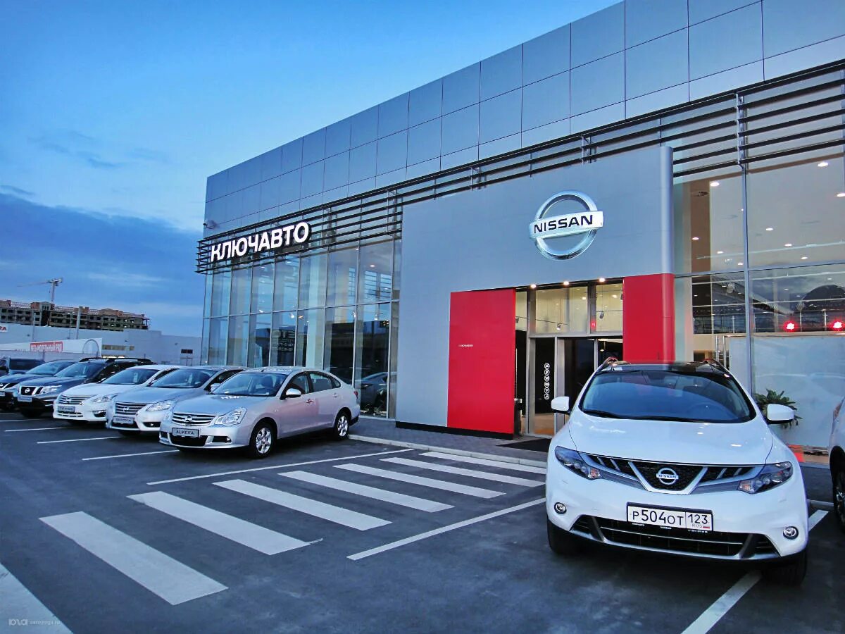 Ниссан чей производитель. Ниссан Моторс Япония. Nissan Motor Company. Ниссан мотор Корпорейшн. Ниссан дилерский центр 2021.