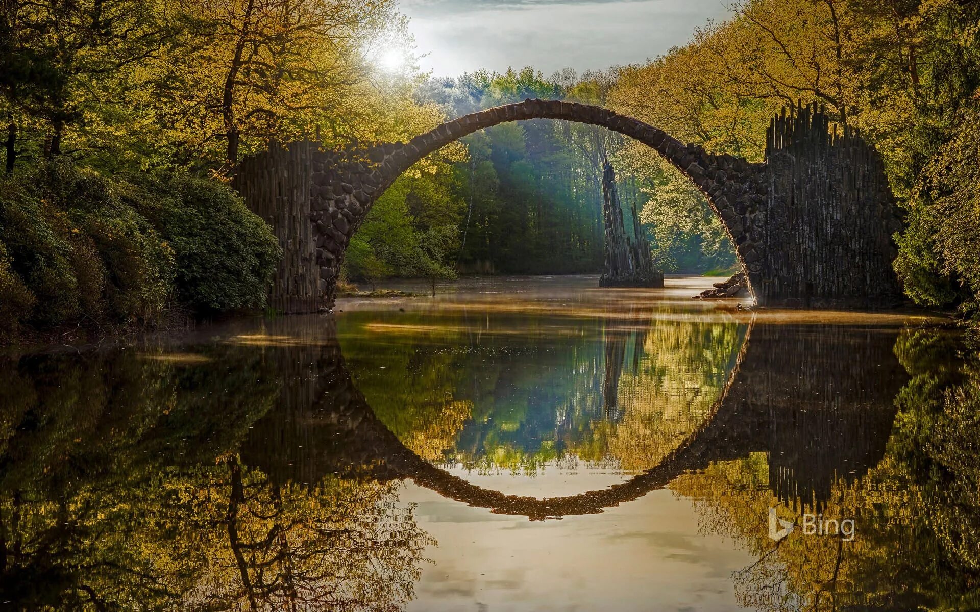 Картинки красивые необычные. Мост Ракотцбрюке Германия. Чертов мост Ракотцбрюке, Германия. Парк Кромлау Германия. Мост Ракоц, парк Кромлау, Германия.