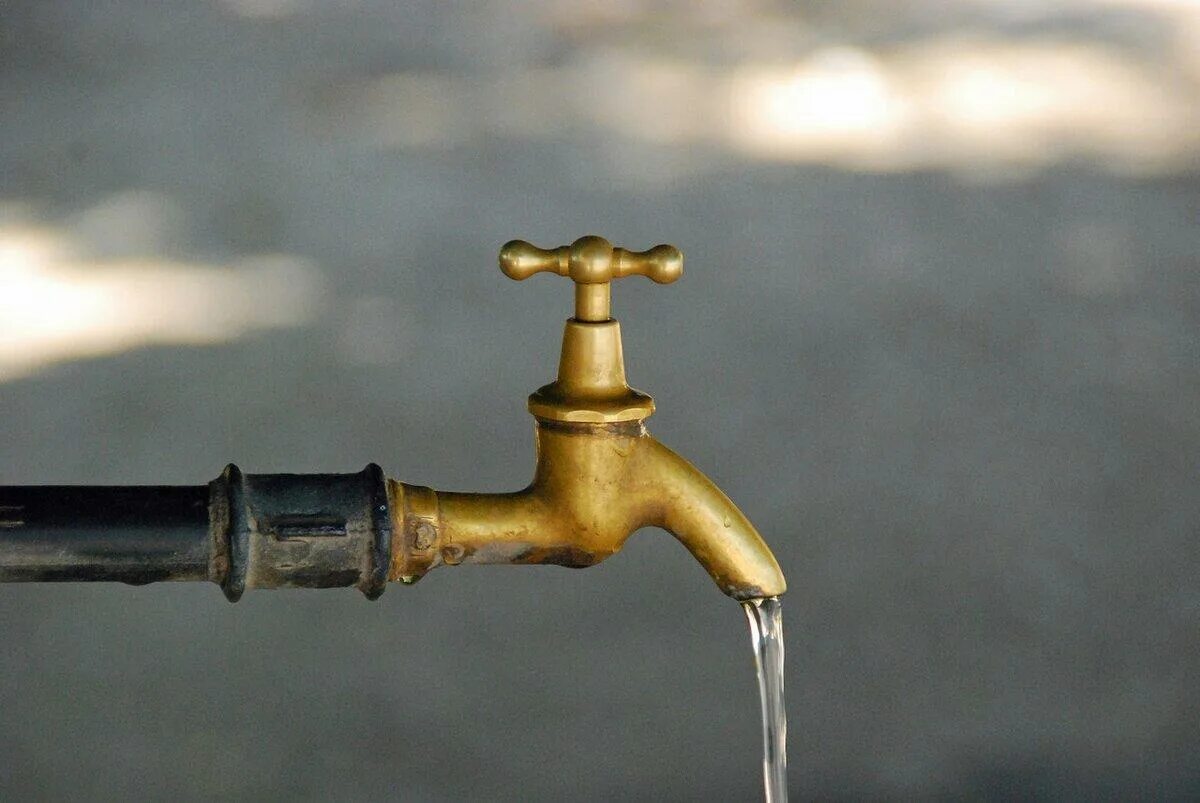 Вода из крана как называется. Кран водопроводный. водопроводный кран с водой. кран для водопровода.