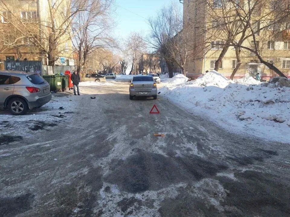 ДТП во дворе. Детский дип во дворе. 28 декабря 2009